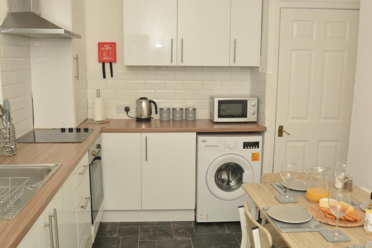 Spacious And Homely 2 Bedroom Flat - Suitelivin 게이츠헤드 외부 사진