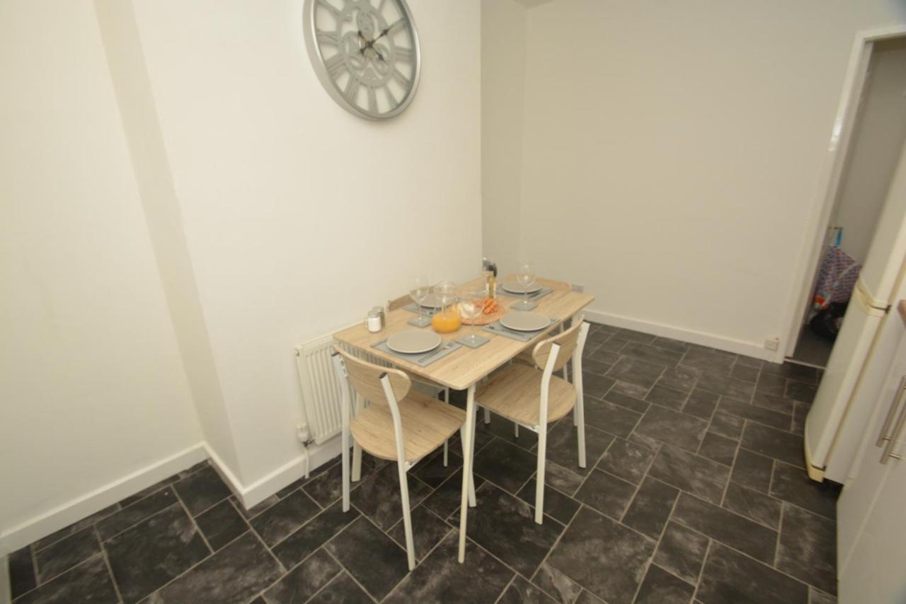 Spacious And Homely 2 Bedroom Flat - Suitelivin 게이츠헤드 외부 사진