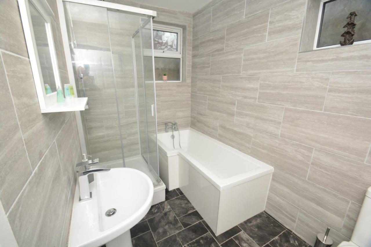 Spacious And Homely 2 Bedroom Flat - Suitelivin 게이츠헤드 외부 사진