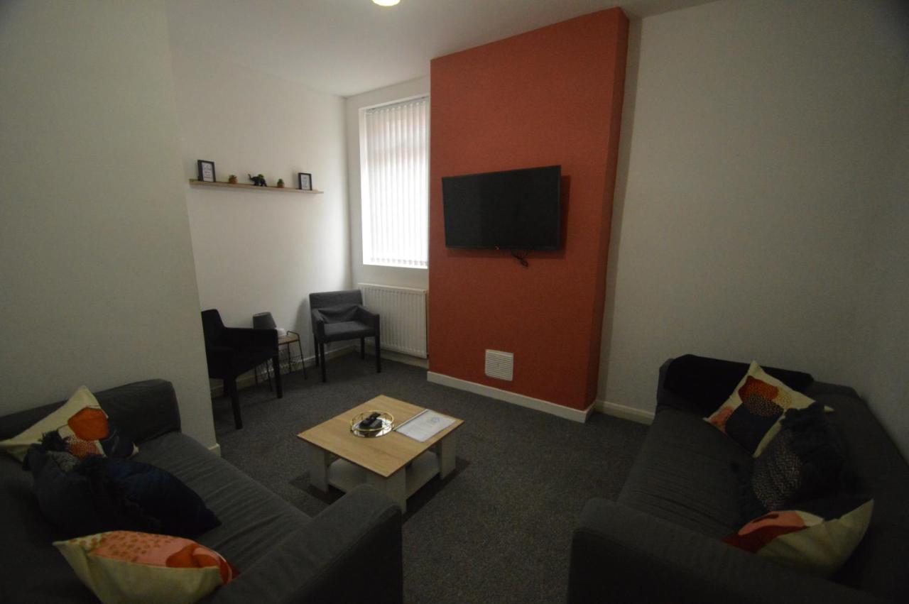 Spacious And Homely 2 Bedroom Flat - Suitelivin 게이츠헤드 외부 사진